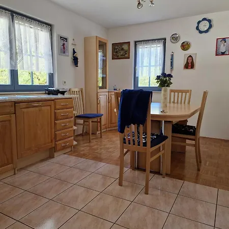 Comfortable With Mountain View - One Bedroom With Mountain View Apartman