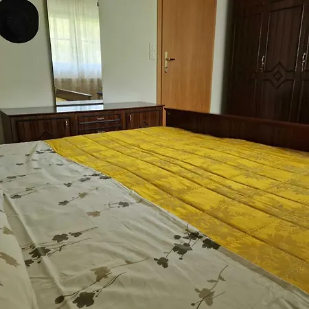 Comfortable With Mountain View - One Bedroom With Mountain View Apartman